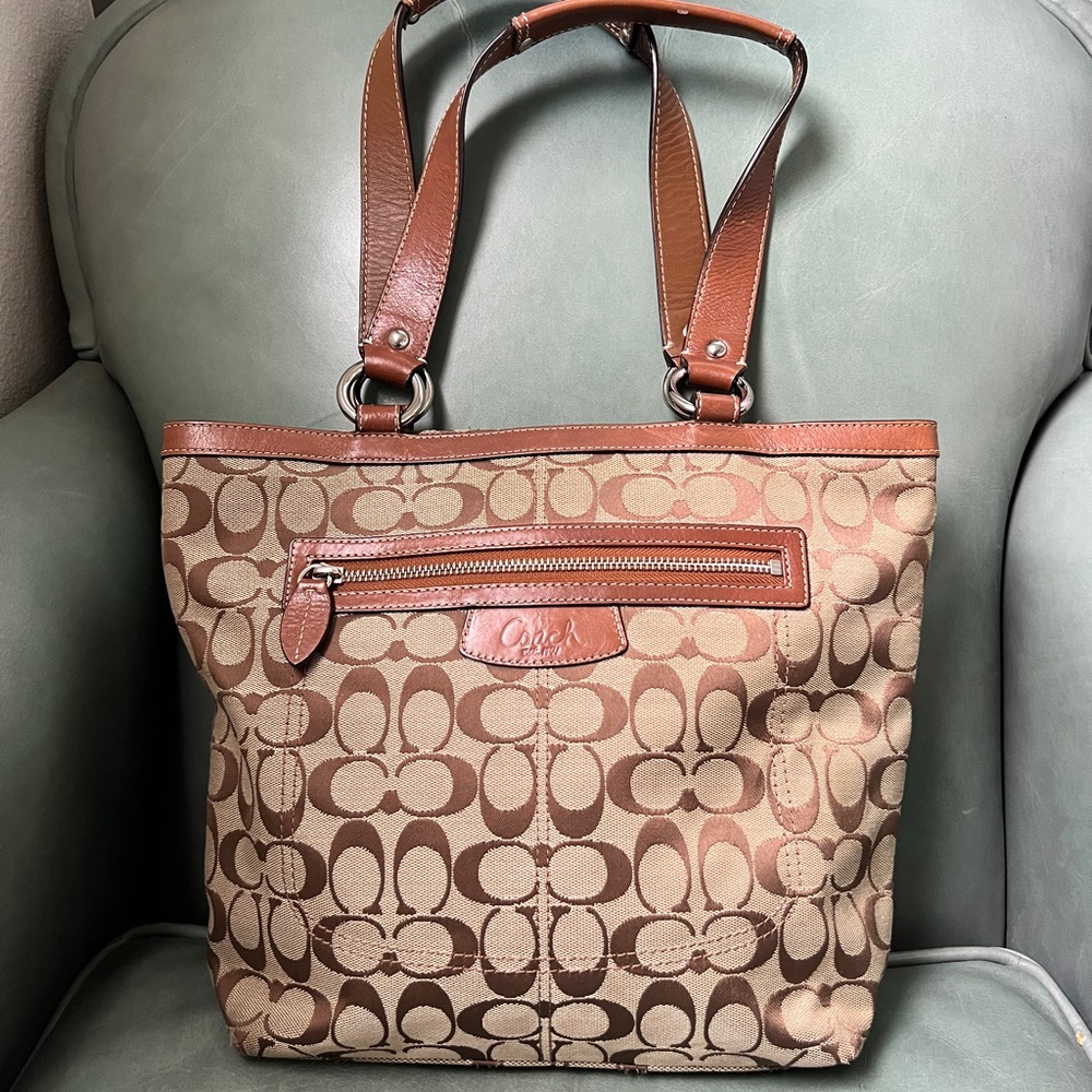 Coach Medium Tote Gem
